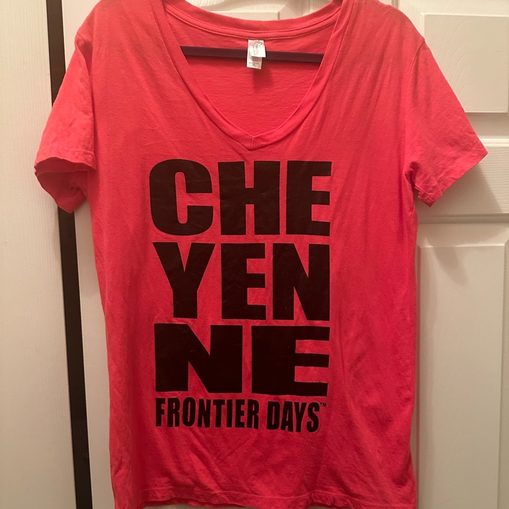 Wyoming NWOT T-shirt XL pink & black colors. V-neck and 100% cotton. Comfortable